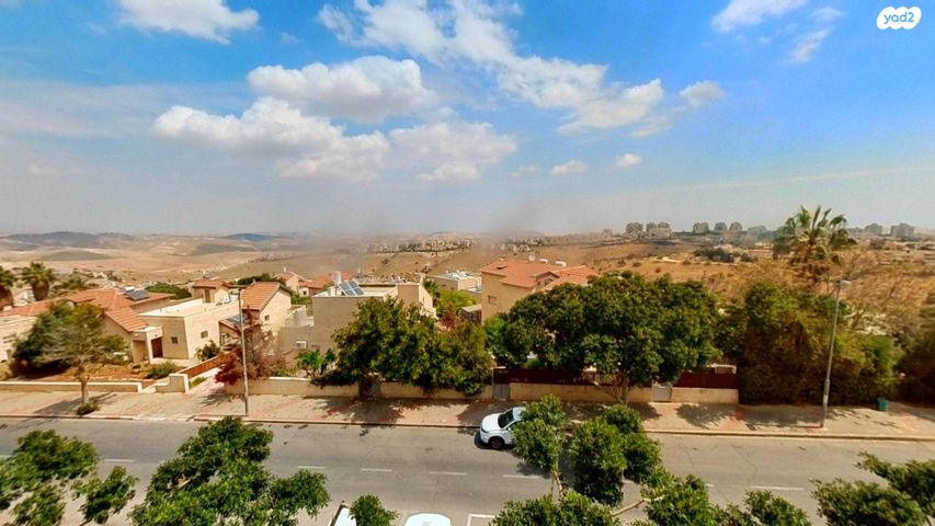 דירה, הנבל, מעלה אדומים