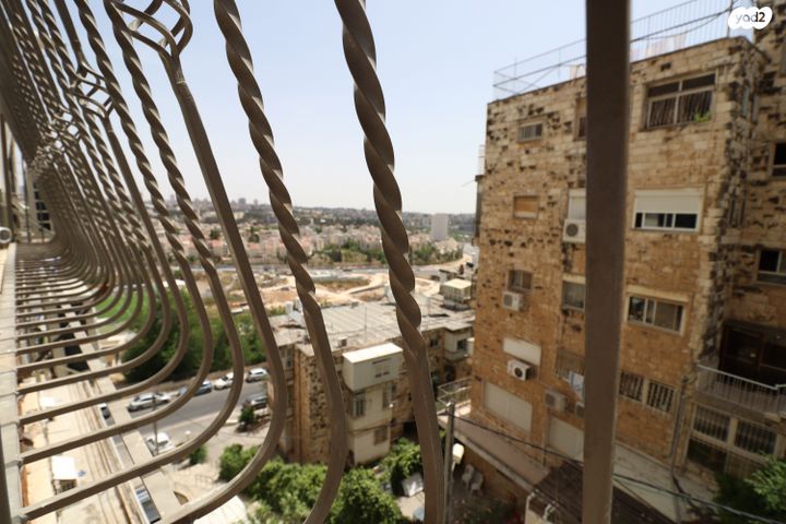 דירה, הרב עוזיאל, ירושלים