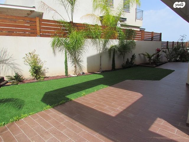 דו משפחתי, אורנית