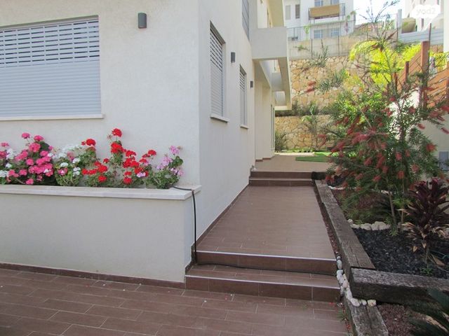 דו משפחתי, אורנית