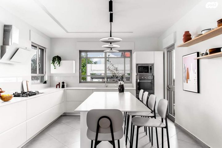 דו משפחתי, אורנית