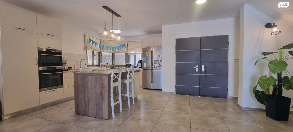 דו משפחתי, שערי תקווה