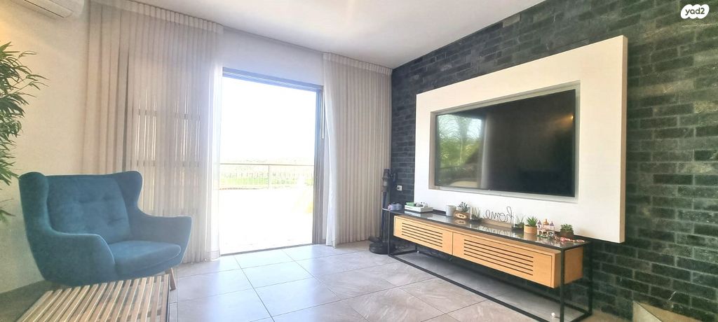 דו משפחתי, שערי תקווה