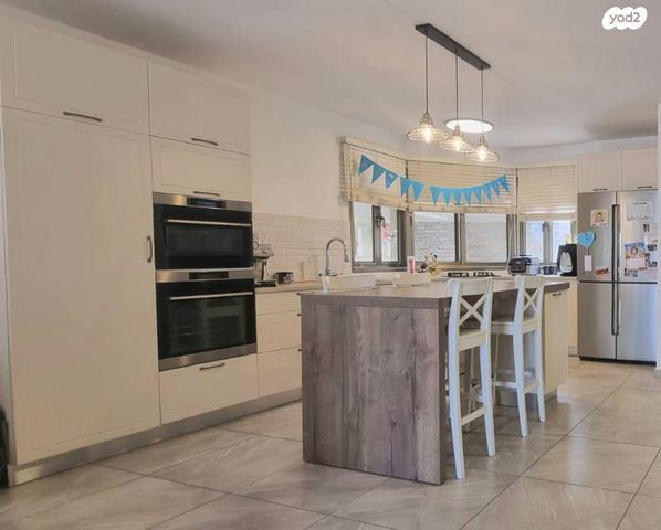 דו משפחתי, שערי תקווה