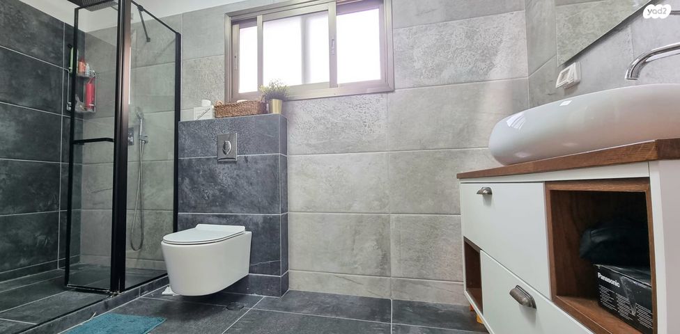 דו משפחתי, שערי תקווה