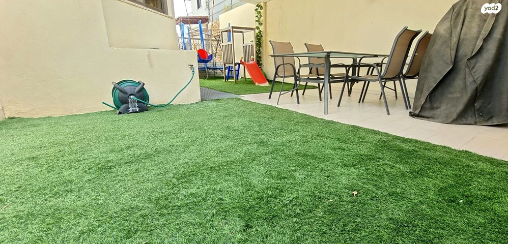 דו משפחתי, שערי תקווה