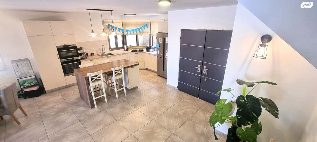 דו משפחתי, שערי תקווה