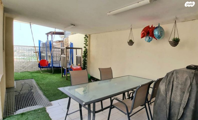 דו משפחתי, שערי תקווה