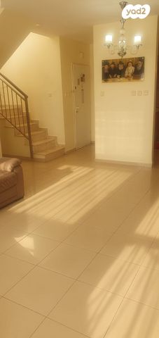 דופלקס, אלעד