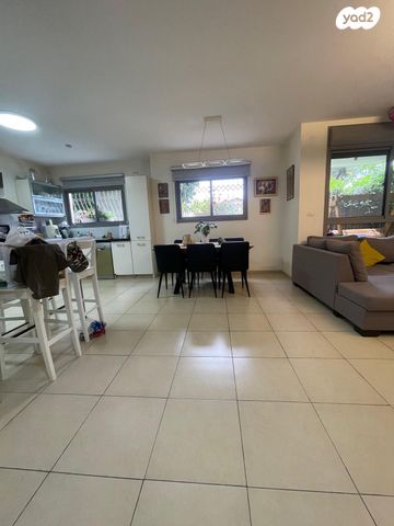 דירת גן, כפר סבא