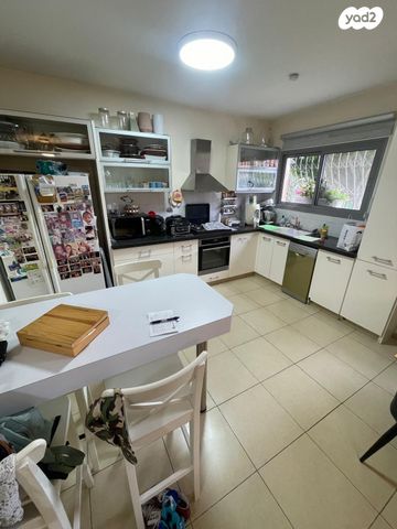 דירת גן, כפר סבא