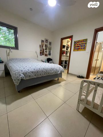 דירת גן, כפר סבא