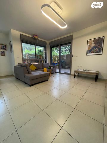 דירת גן, כפר סבא