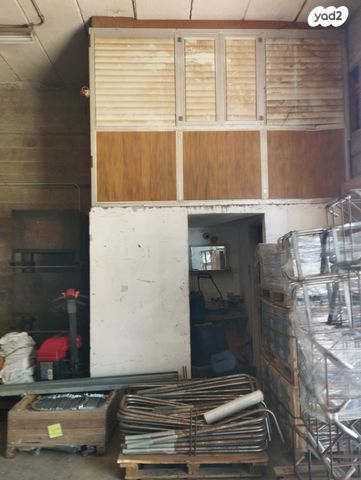 מחסנים, קרית ביאליק