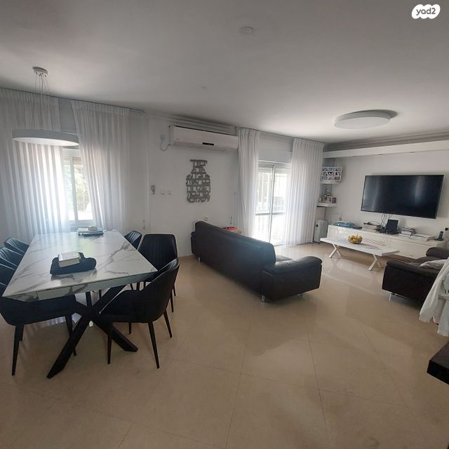 דו משפחתי, פסגת זאב, ירושלים