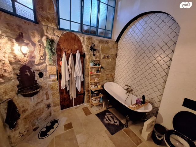 דירת גן, יוחנן הקדוש, ואדי נסנאס, חיפה