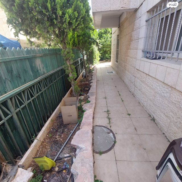 דו משפחתי, פסגת זאב, ירושלים