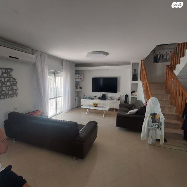 דו משפחתי, פסגת זאב, ירושלים