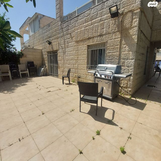 דו משפחתי, פסגת זאב, ירושלים