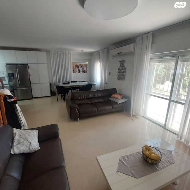 דו משפחתי, פסגת זאב, ירושלים