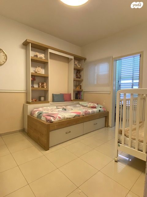 דירה, הרב אברהם יצחק הכהן קוק, הר שלום, בני ברק