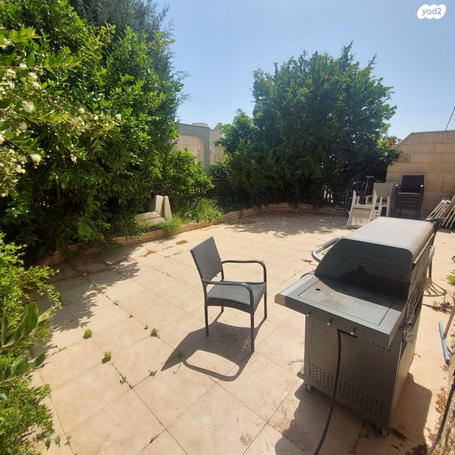 דו משפחתי, פסגת זאב, ירושלים