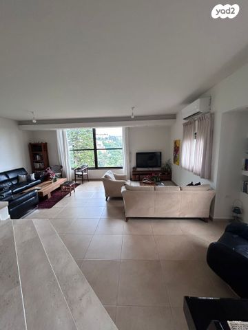 דירה, ד"ר יונה אנגל, רמת גולדה, חיפה