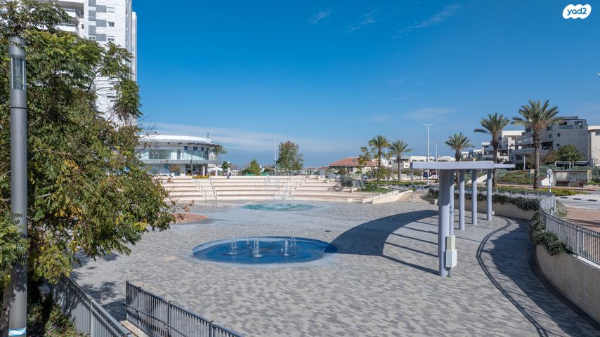 משרדים, צור יצחק