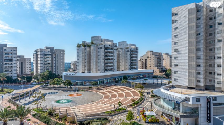 משרדים, צור יצחק