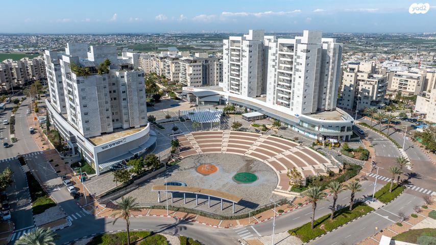 חנויות/ שטח מסחרי, נחל אלכסנדר, צור יצחק