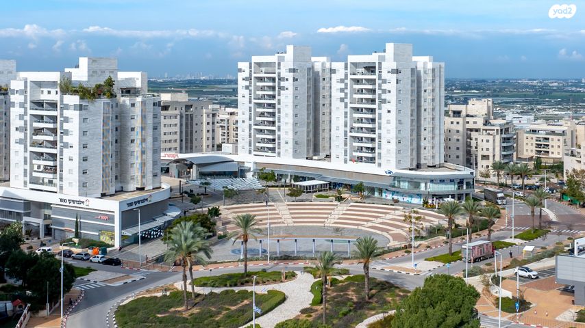 משרדים, צור יצחק