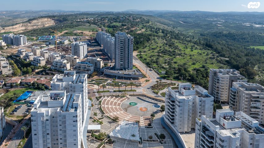 חנויות/ שטח מסחרי, נחל אלכסנדר, צור יצחק