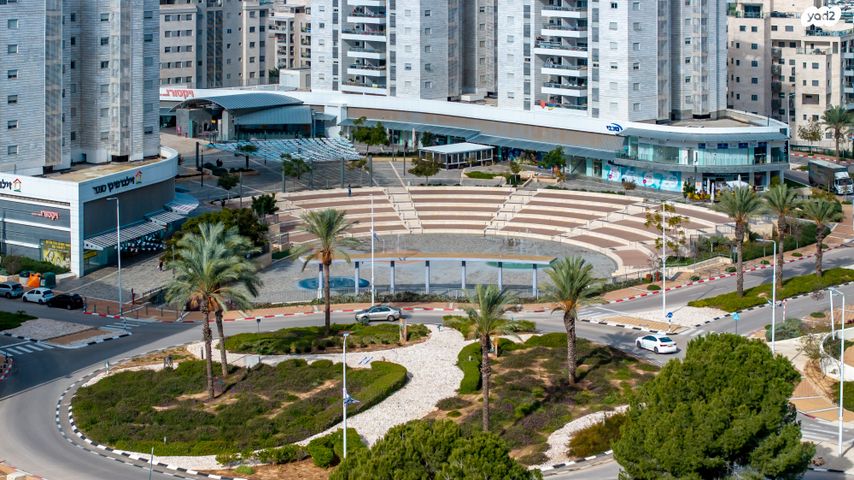 משרדים, צור יצחק