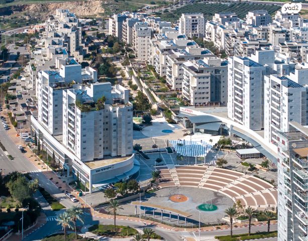 חנויות/ שטח מסחרי, נחל אלכסנדר, צור יצחק