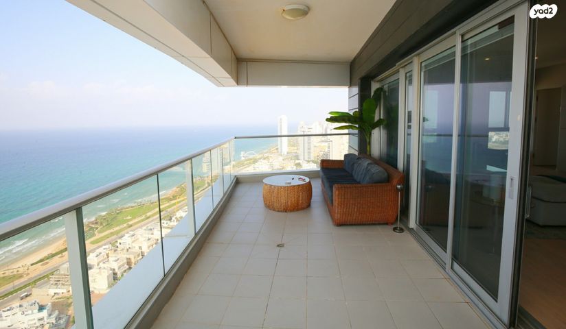 דירה, יוסף לפיד, גלי הים, נתניה