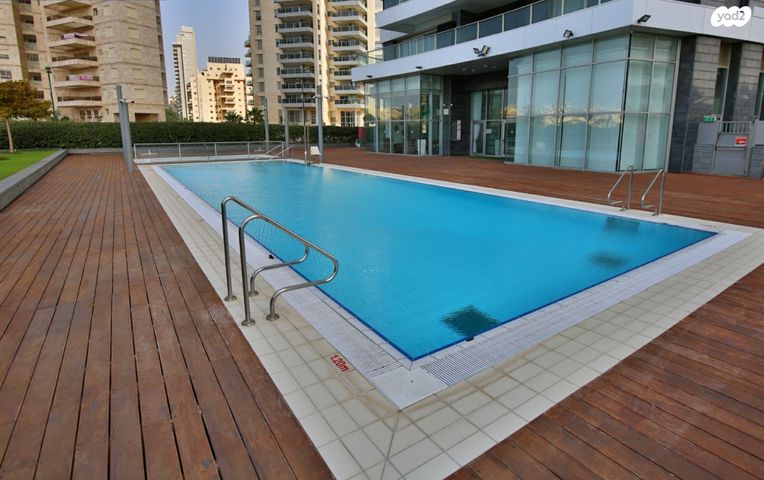 דירה, יוסף לפיד, גלי הים, נתניה