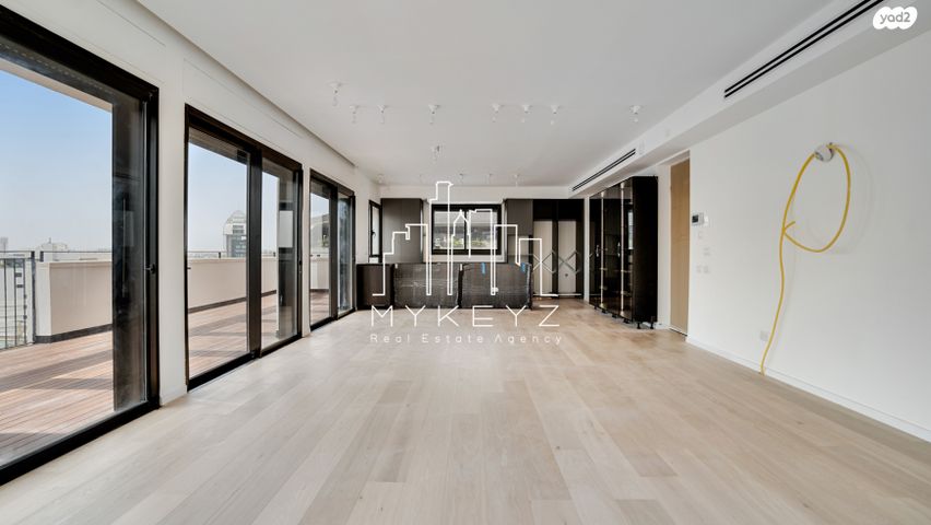 גג/ פנטהאוז, אנה פרנק 21, חרוזים, רמת גן