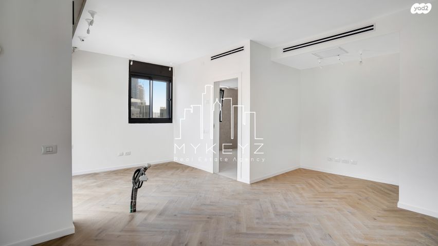 גג/ פנטהאוז, אנה פרנק 21, חרוזים, רמת גן