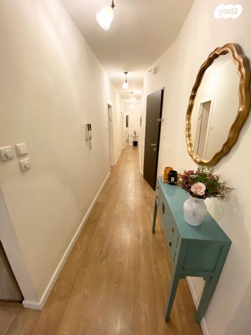 דירה, הל"ה, הל"ה, גבעתיים