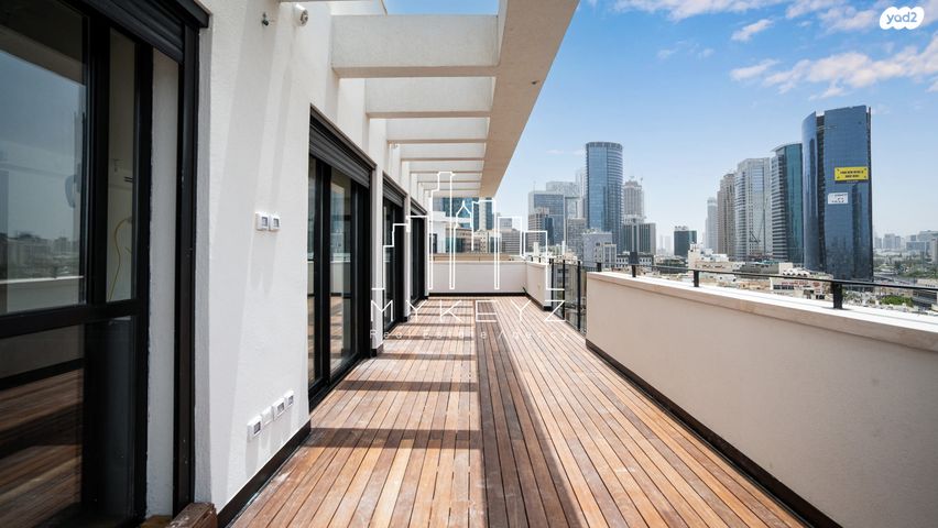 גג/ פנטהאוז, אנה פרנק 21, חרוזים, רמת גן