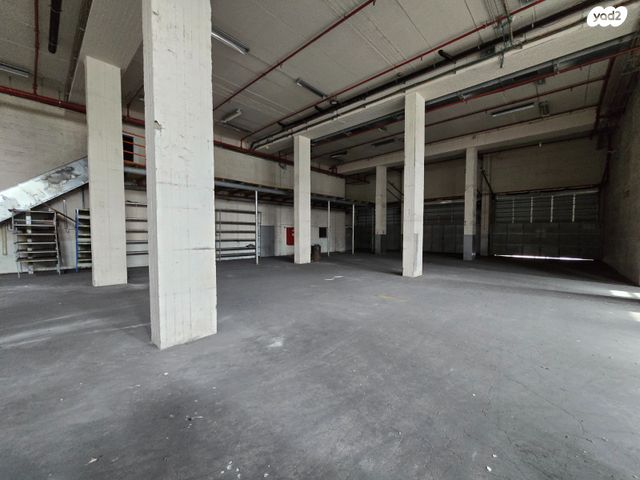 מחסנים, נשר