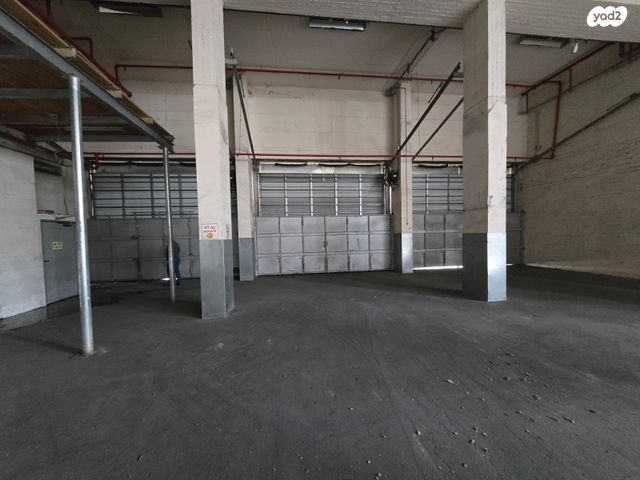 מחסנים, נשר