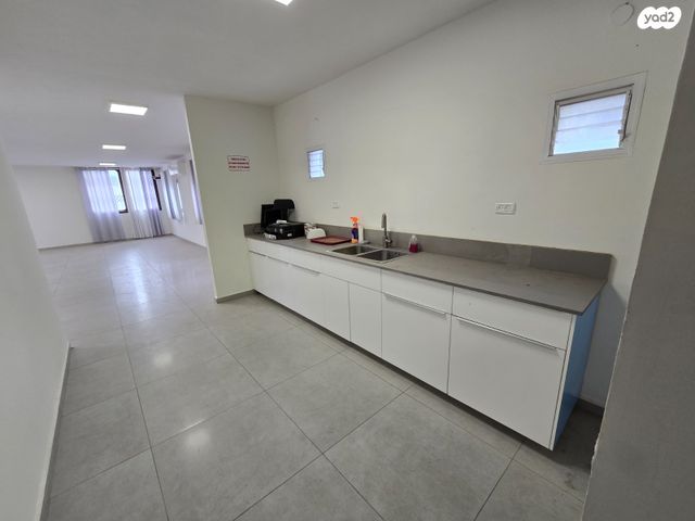 משרדים, מגדל העמק