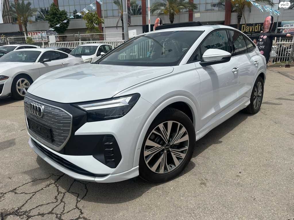 מודעת רכב אאודי Q4 e-tron