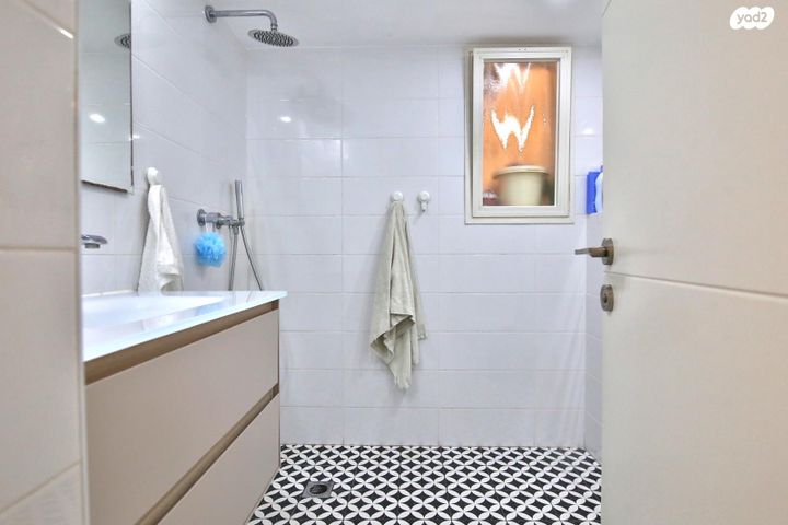 דירה, מנחם שניאורסון, נווה גנים, קרית מוצקין