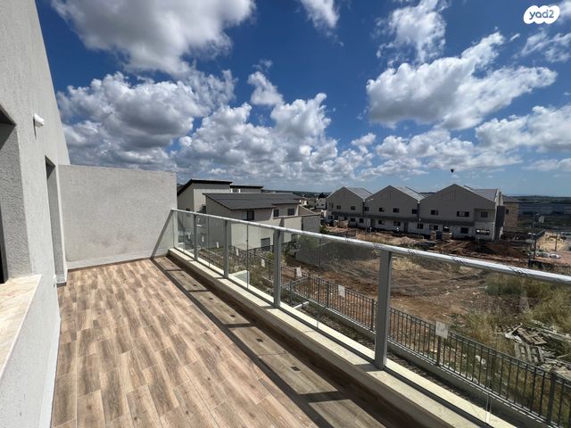 בית פרטי/ קוטג', עץ המשאלות, שלומי