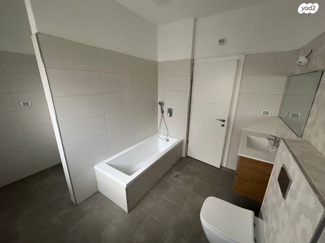 בית פרטי/ קוטג', עץ המשאלות, שלומי