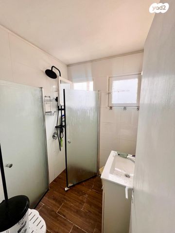 דירה, דוד רזיאל, בת ים