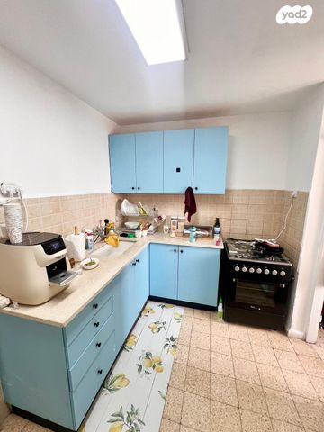 דירה, דוד רזיאל, בת ים