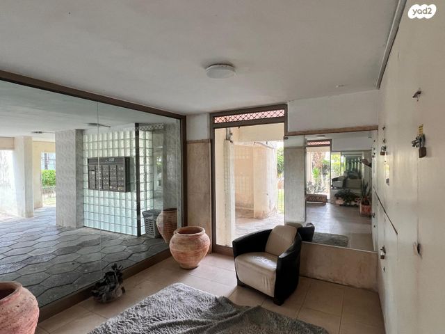 דירה, דוד רזיאל, בת ים